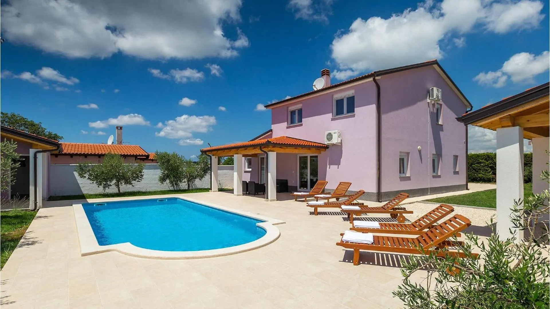 Villa Zeus Pula 0*,